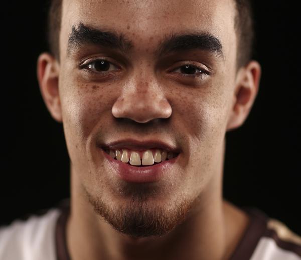 Apple Valley's Jones goes to the head of the class