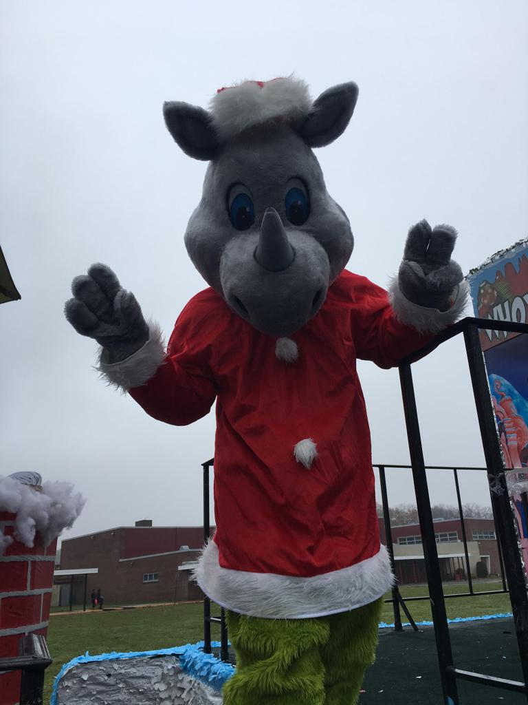 Woodbridge Wolfpack March in 2018 Holiday Parade!