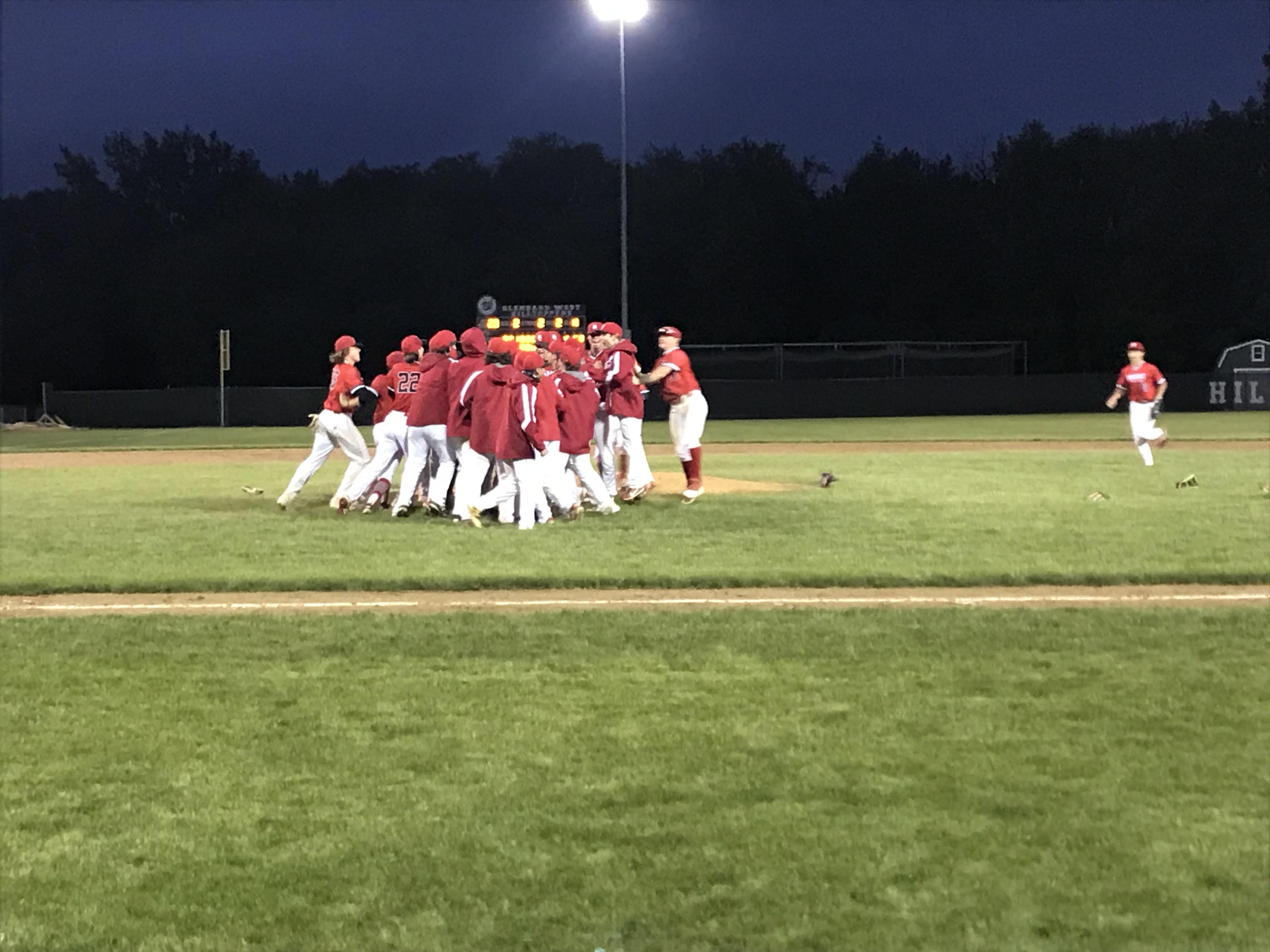 Hinsdale Central High School Baseball Club