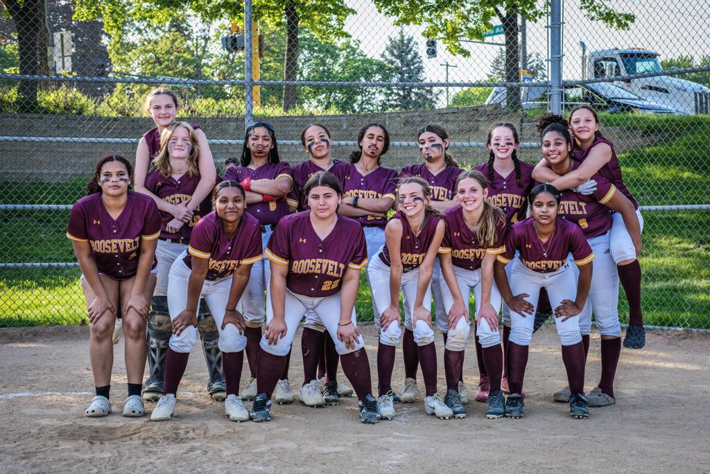 Image of the Minneapolis Roosevelt High School Teddy Softball JV team posing for a team picture