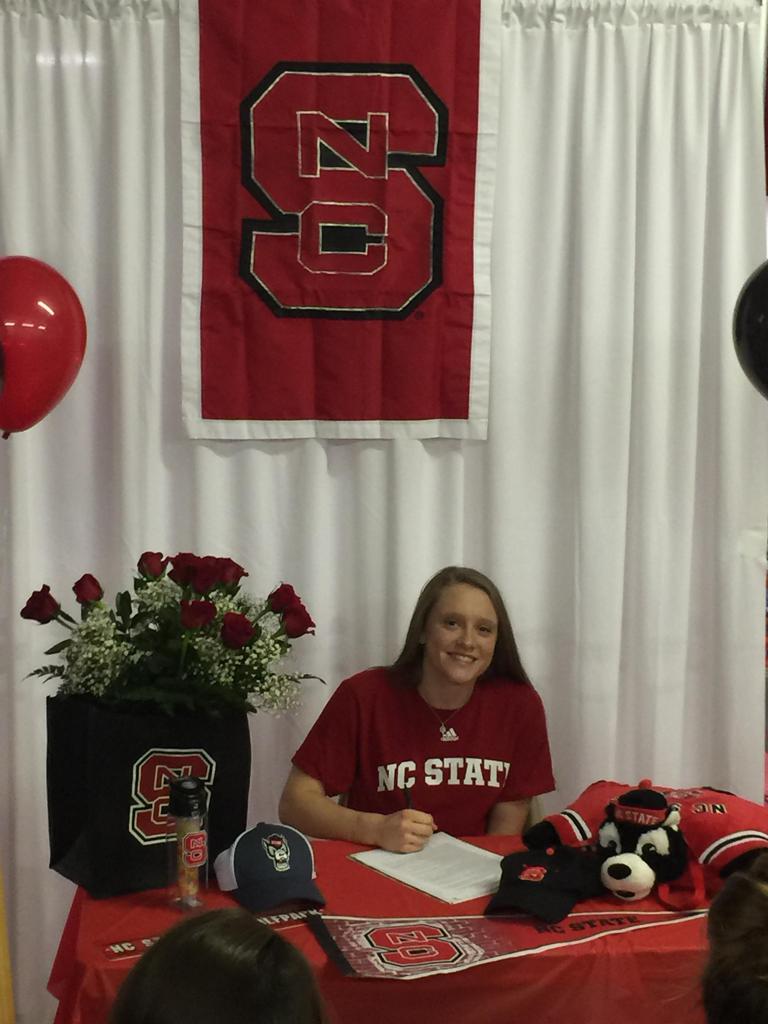 Meredith Robinson signs National Letter of Intent