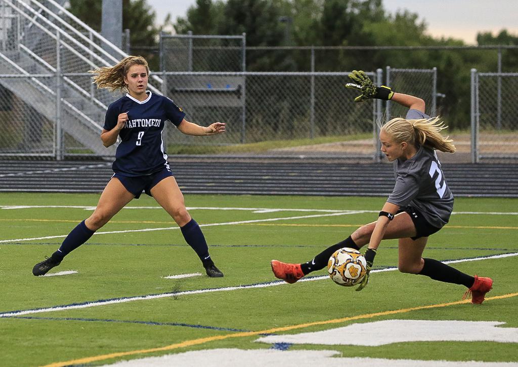 After exchange, Mahtomedi girls draw against BenildeSt