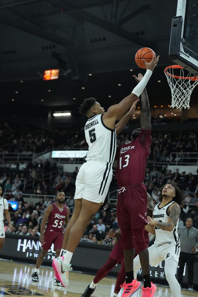 COLLEGE BASKETBALL Former St. Joseph's Prep Standout Ed Croswell